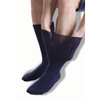 Extra breite dunkelblaue Socken von GentleGrip, dem führenden Anbieter von Ödemsocken.