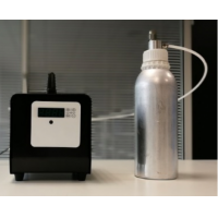 Industriellen Lufterfrischer mit Duftflasche aromatisieren.