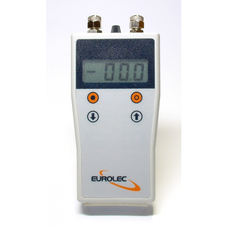 Differential manometer and flow meter for accurate pressure