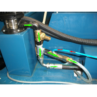 Sistema de reciclaje de refrigerante de máquina fácil de instalar en una máquina CNC.
