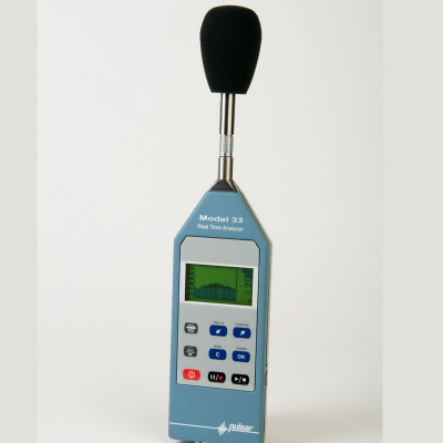 Alat pengukur kebisingan untuk pengukuran suara profesional.