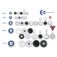 Lencana, cermin, pegas kunci, dan medali yang dibuat dari kit pembuatan lencana produk Enterprise.