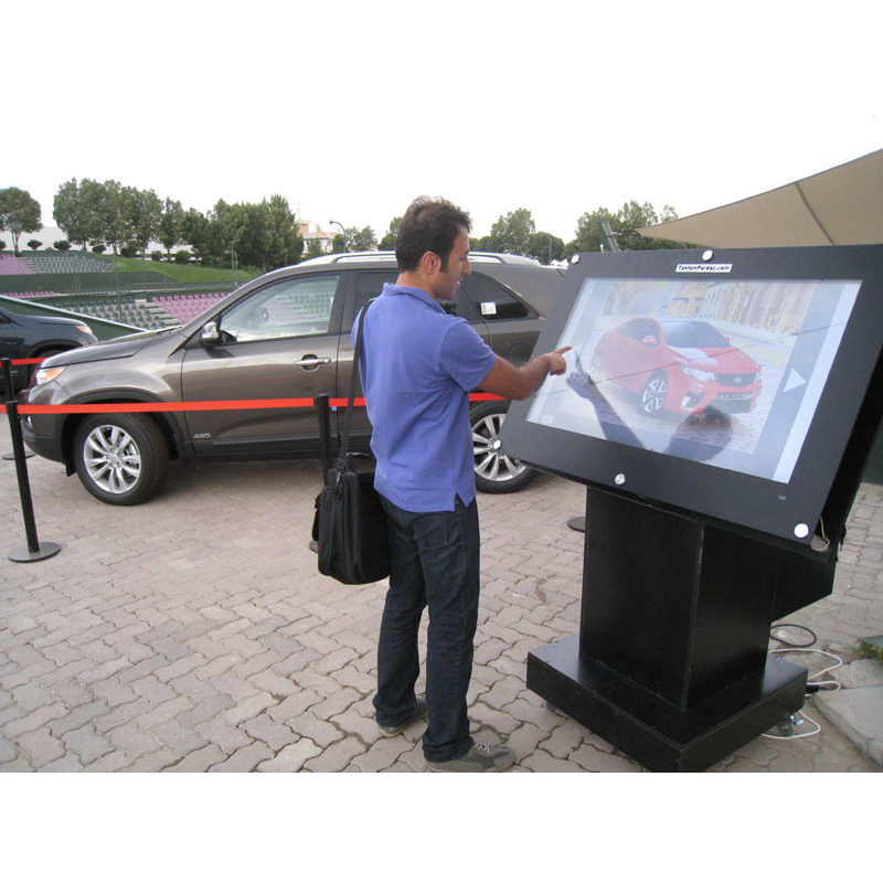 Lo schermo touchscreen da 55 pollici crea esperienze interattive  coinvolgenti | Visualplanet | Export Worldwide