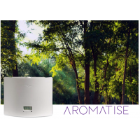 Aromatizza la macchina per il marketing del profumo su uno sfondo di foresta.