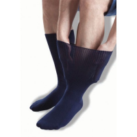 GentleGrip navy blue edema stoking untuk melegakan kaki bengkak.