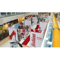 Retail stands in winkelcentrum