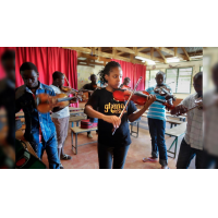BBICO levert fanfare-instrumenten aan de Keniaanse jeugdorkest