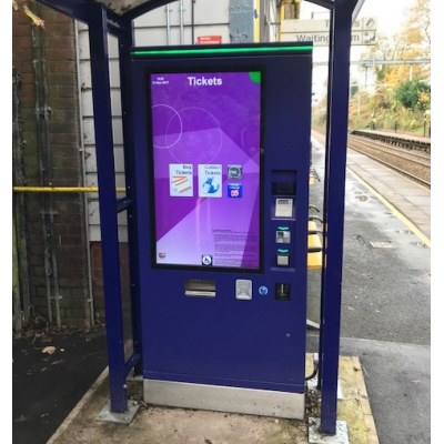 Samoobsługowy automat biletowy z grubym szklanym ekranem dotykowym