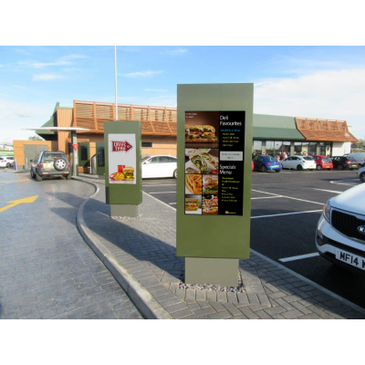 Drive Thru outdoor digital signage od Armagard