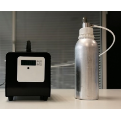 Aromatize ambientador industrial com frasco de perfume.
